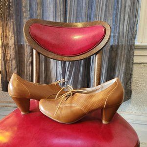 2 for $22 modcloth tan oxford heels